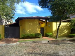 En Los Laureles Zona muy residencial y segura