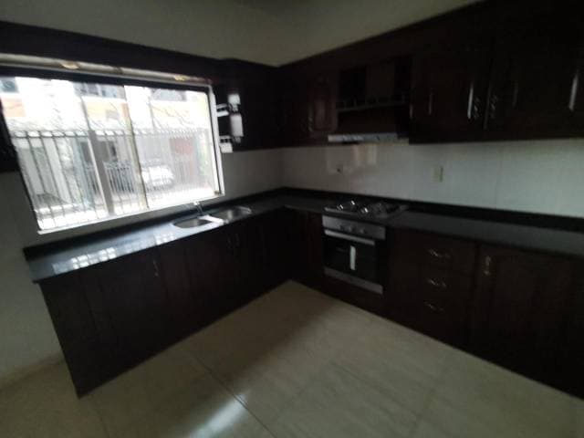 Alquilo casa con Piscina en Barrio Privado, Dep. Central Luque - Paraguay — foto 4