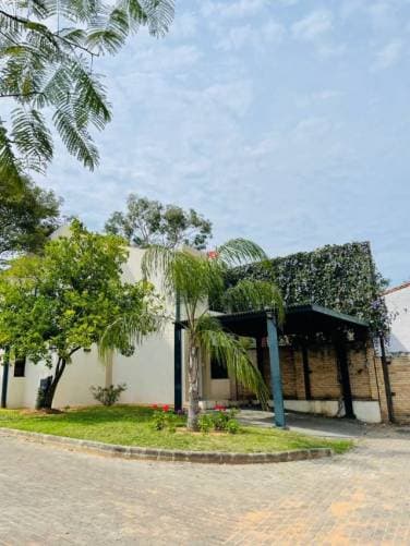 Alquilo casa con Piscina en Barrio Privado, Dep. Central Luque — foto 1