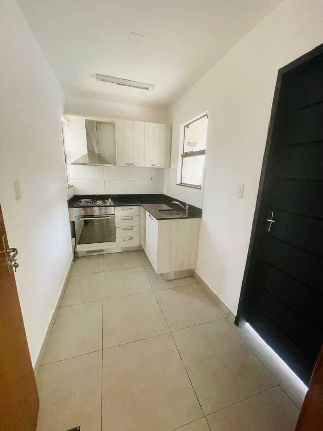 Alquilo casa con Piscina en Barrio Privado, Dep. Central Luque — foto 4
