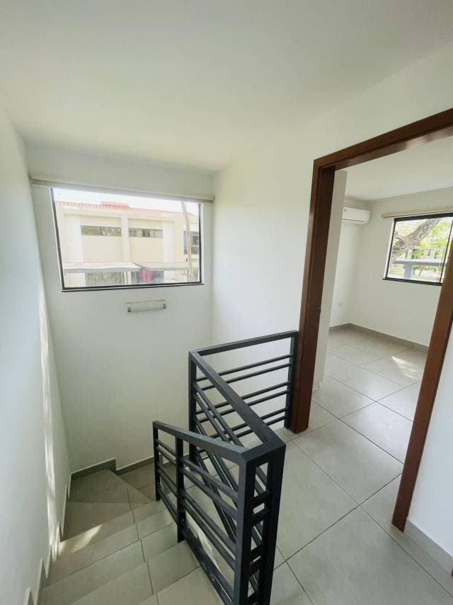 Alquilo casa con Piscina en Barrio Privado, Dep. Central Luque — foto 5