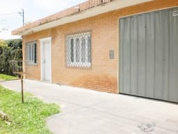 Vendo Casa en Asuncion! a una cuadra de la Autopista!!