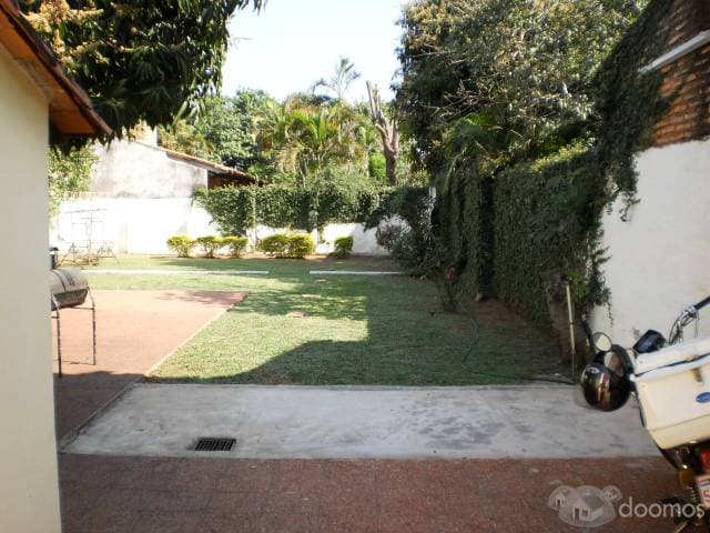 Vendo Casa en Asuncion! a una cuadra de la Autopista!! — foto 4