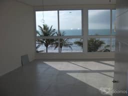 FRENTE AL MAR-Playa Canasvieiras-FLORIANÓPOLIS-BRAZIL-Departamento c/Financiamiento