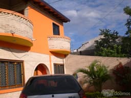 VENDO CASA DE DOS PISOS BARRIO SAN PABLO CALLE ASFALTADA