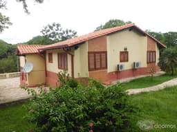 Vendo Casa Deluxe en Caacupé con Piscina y Quincho