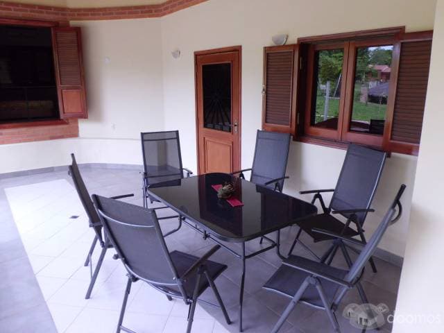 Vendo Casa Deluxe en Caacupé con Piscina y Quincho — foto 2