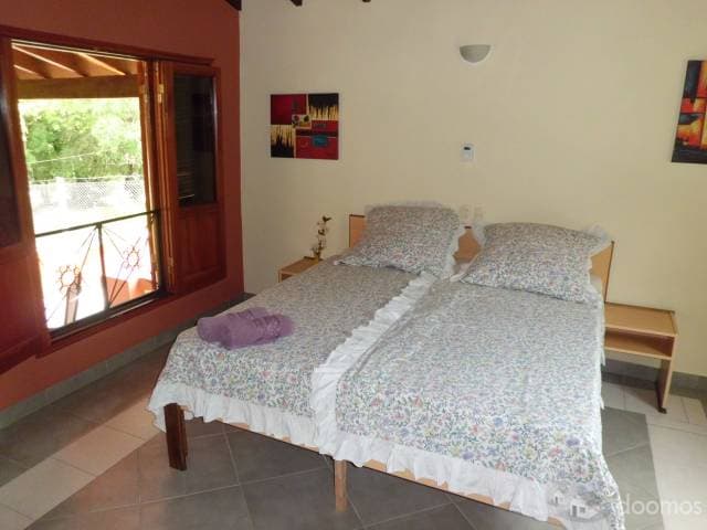 Vendo Casa Deluxe en Caacupé con Piscina y Quincho — foto 5