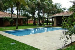 Residencia En Barrio Herrera 6.000 mts2 de terreno.