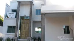 HERMOSA CASA ESTILO ROMANO UNICO EN PARAGUAY