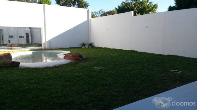 HERMOSA CASA ESTILO ROMANO UNICO EN PARAGUAY — foto 2