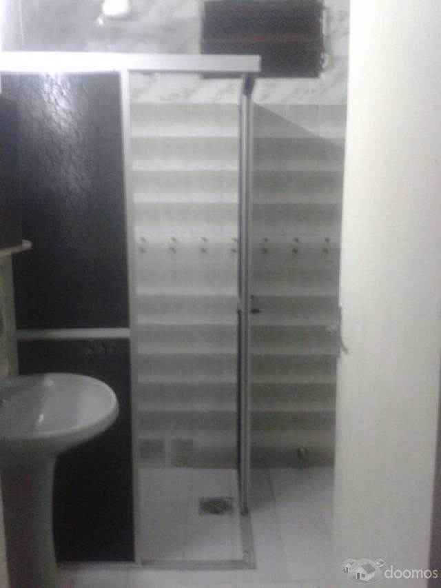 Vendemos casa amplia con excelente ubicacion en Lambare - Zona Canal 13 — foto 3