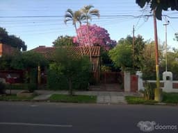 VENDO CASA ZONA STA TERESA Y MADAME LYNCH ZONA TOTALMENTE ASFALTADA!