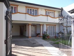 Barrio Seminario vendo residencia de construcción sólida, a pasos Iglesia S. Pedro y S. Pablo y a 2 cuadras de 25 de mayo