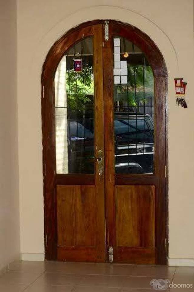 VENDE CASA EN LUQUE ZONA GARDEN CON PISCINA — foto 2