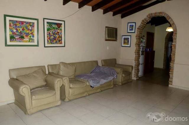 VENDE CASA EN LUQUE ZONA GARDEN CON PISCINA — foto 3