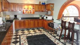 VENDE CASA EN LUQUE CON PISCINA Y CANCHA DE TENIS