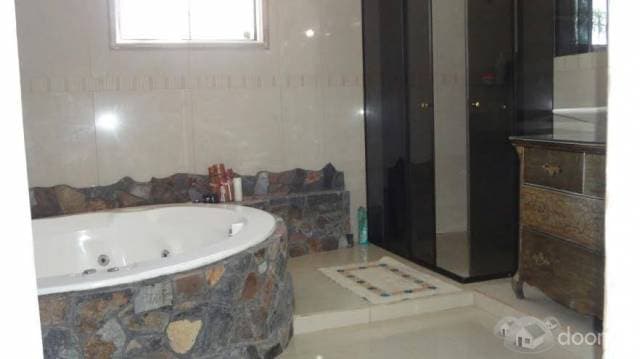 VENDE CASA EN LUQUE CON PISCINA Y CANCHA DE TENIS — foto 6