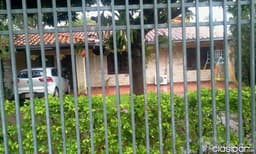 Casa con patio por frente y atras