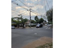 Inmueble en Esquina 300 m2 Los Laureles