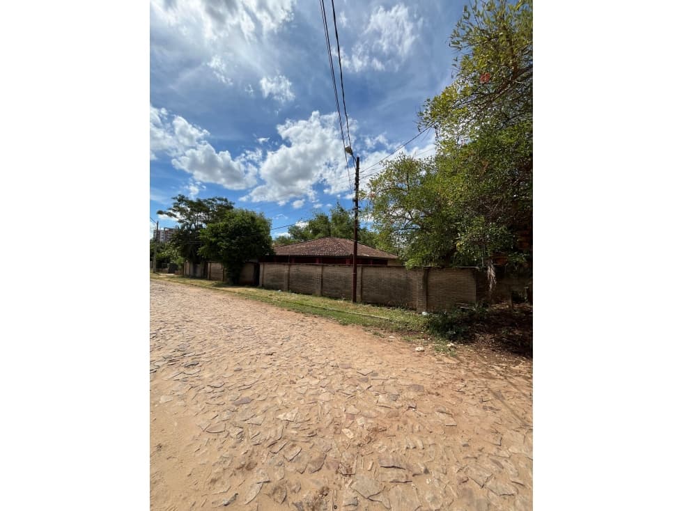 Vendo propiedad zona CIT con 30m de frente — foto 1