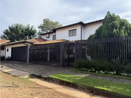 En venta residencia de lujo en Fernando de la Mora zona Norte