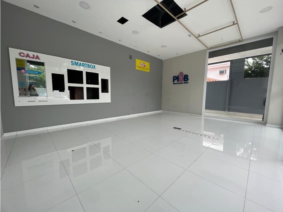 Local Comercial de 200m2 construido con 9 estacionamiento. — foto 1