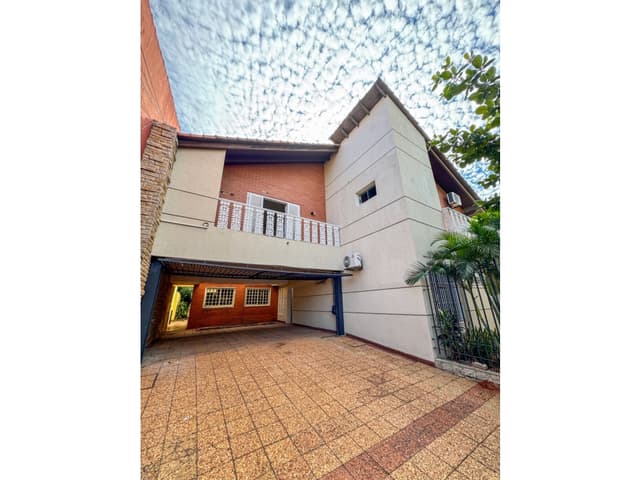 ALQUILO CASA PARA OFICINA ZONA BRASILIA Y ESPAÑA.