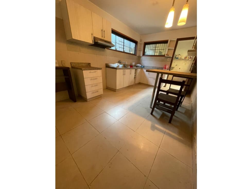 ALQUILO / VENDO CASA ZONA AVDA. KUBITSCHEK — foto 6