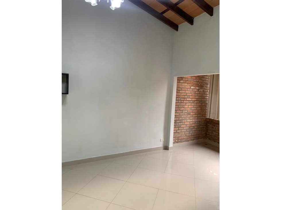 ALQUILO HERMOSA CASA EN LAURELTY LUQUE — foto 6