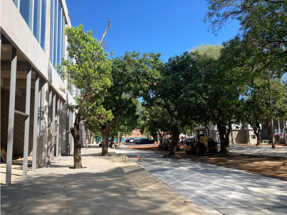 SALON COMERCIAL A ESTRENAR EN ZONA SAN MARTIN — foto 2