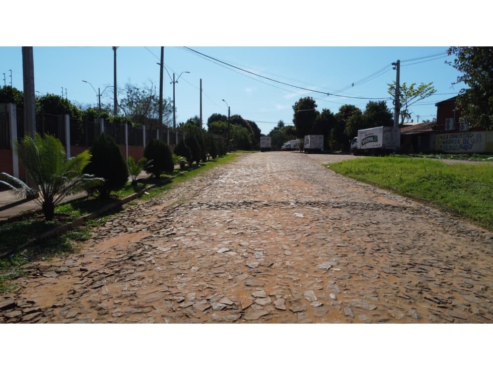 VENDO IMPORTANTE TERRENO EN LUQUE PARA EMPRENDIMIENTOS — foto 5
