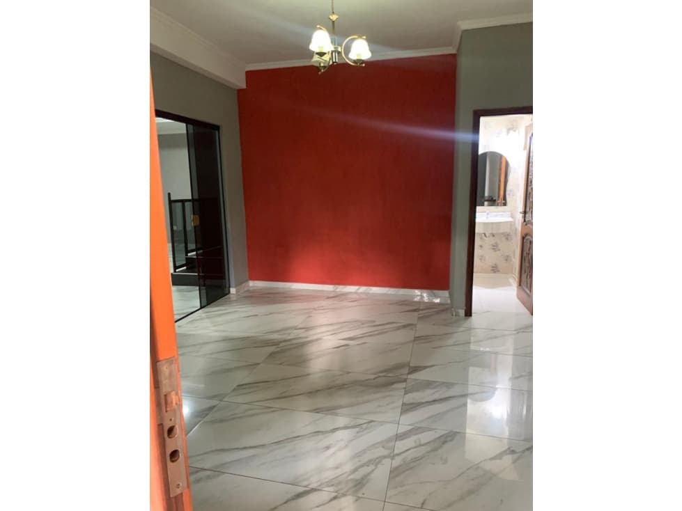 ALQUILO HERMOSA CASA EN LAURELTY LUQUE — foto 3