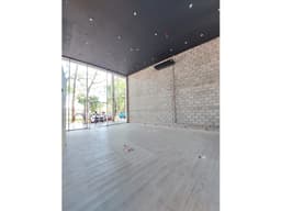 IMPORTANTE VIDRIERA. SALÓN COMERCIAL EN ZONA SAN MARTIN - 133 M2