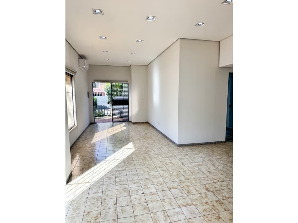 ALQUILO CASA PARA OFICINA ZONA LEÓN CONDOU. — foto 1