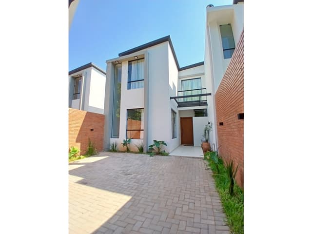 VENDO DUPLEX ZONA PAN AMERICAN SCHOOL A ENTREGARSE EN JUNIO 2026