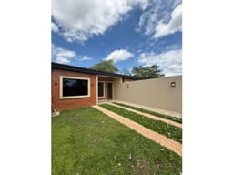 VENDO CHALET A ESTRENAR EN LUQUE MORA CUE