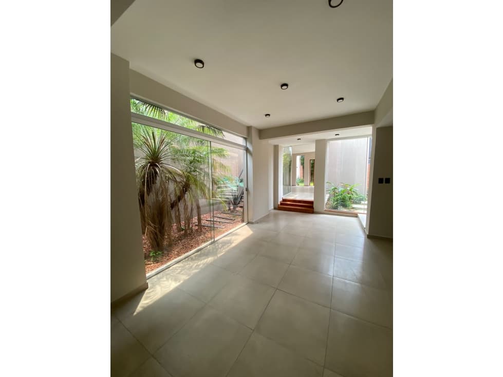 Gran residencia con iluminación natural en Mburucuyá — foto 1