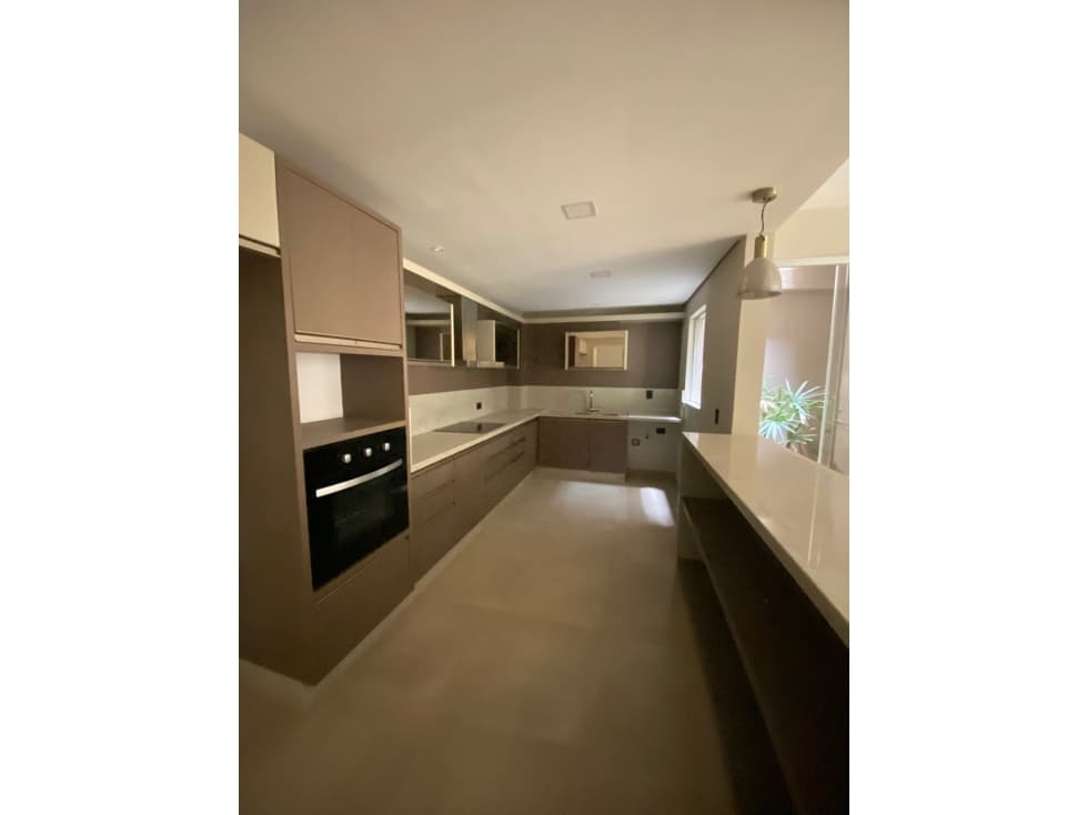 Gran residencia con iluminación natural en Mburucuyá — foto 5