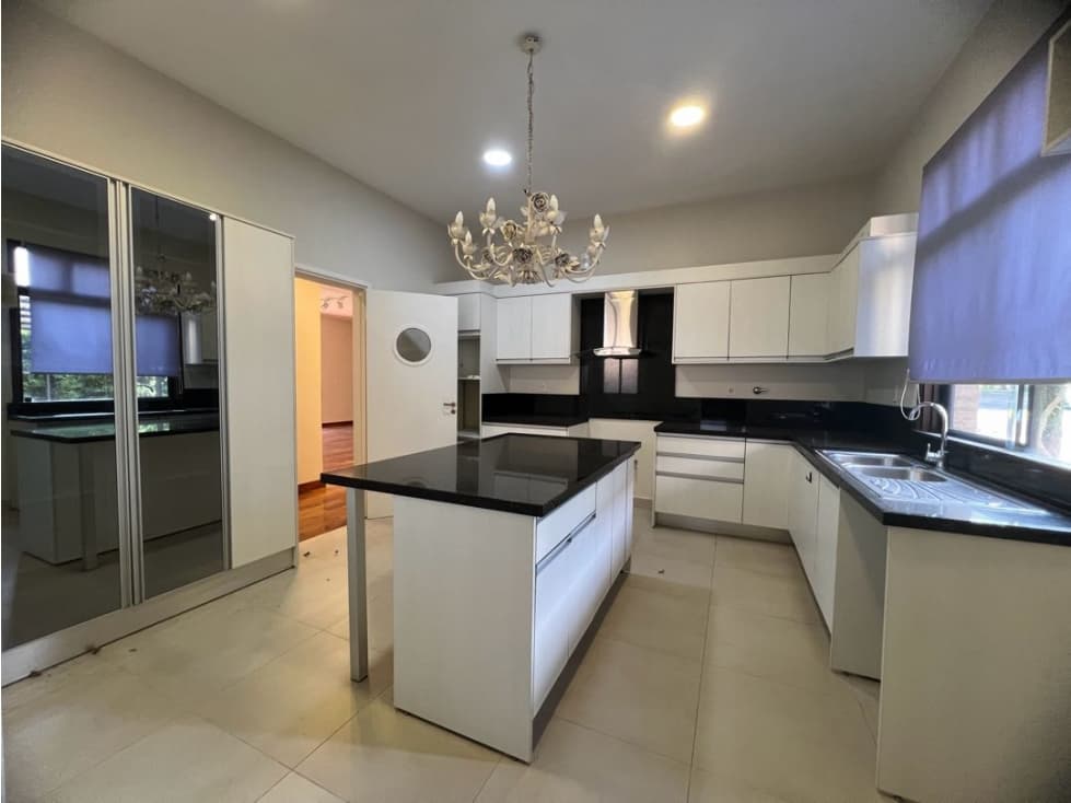 Casa de 3 dormitorios y escritorio con patio -residencial y seguro — foto 4
